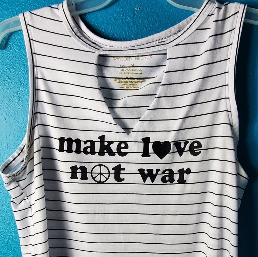 XL GRAYSON THREADS MAKE LOVE NOT WAR KEY HOLE TOP